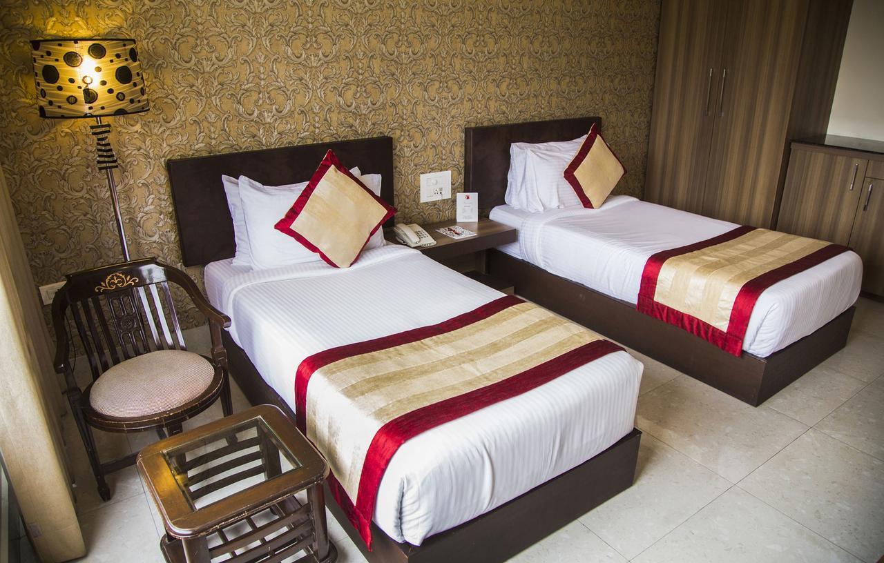 Imperial Clarks Inn Dehradun Zewnętrze zdjęcie